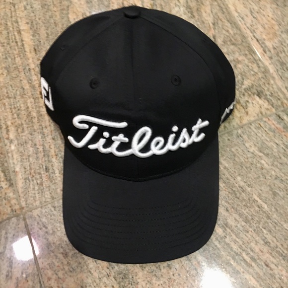 Titleist Black Tour Performance Hat (Adjustable)